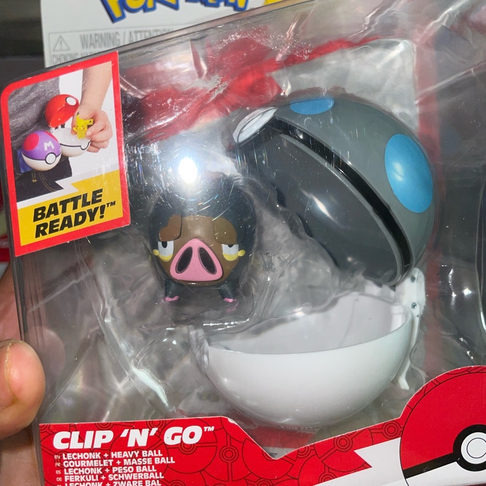Pokemon Clip 'N' Go with Black and White Ball